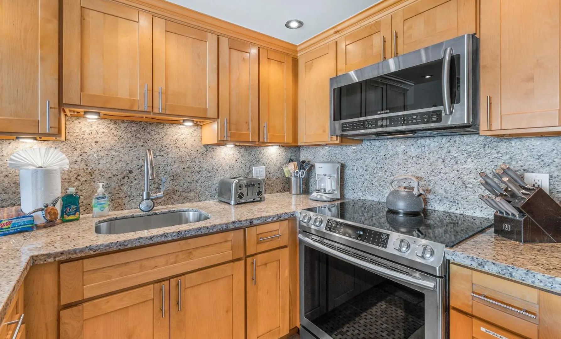 Noniluna 1 & 2 Rent Together - Sleeps 20 Lahaina Apartment