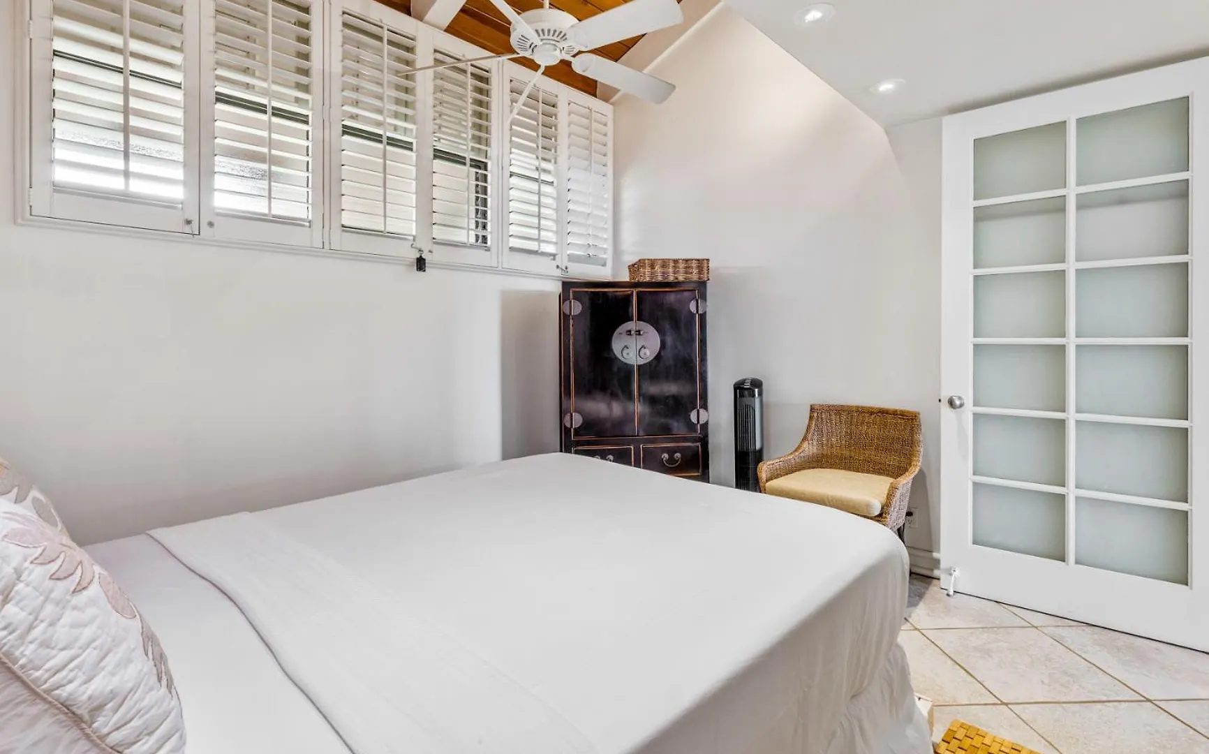 Noniluna 1 & 2 Rent Together - Sleeps 20 Lahaina Apartment